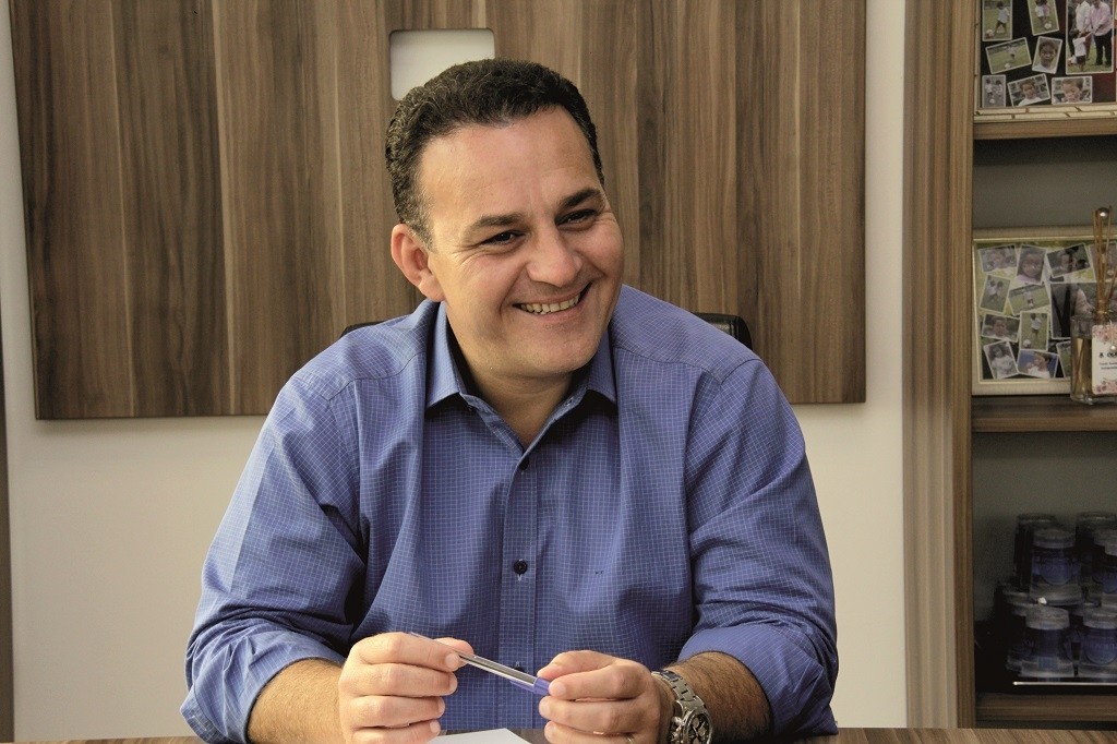 Rogério Franco em reunião de trabalho em seu gabinete